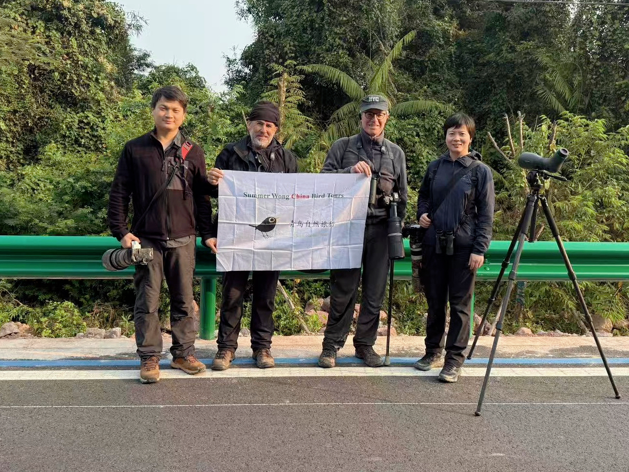Group photo from the March 2025 Eastern China Birding Tour , guided by Summer Wong